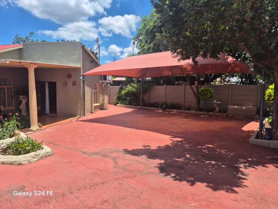 3 Bedroom Property for Sale in Geelhoutpark North West